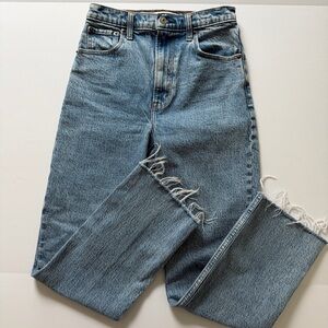 Abercrombie & Fitch 90s Straight Ultra High Rise Jean Raw Hem Size 25 / 0L